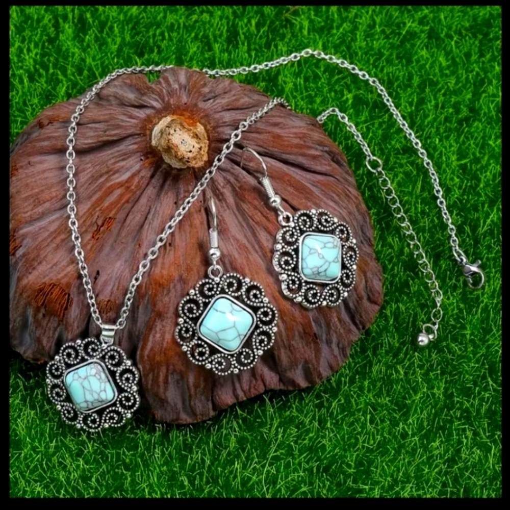 Necklace earrings silver tone and turquoise green 3 piece NWT